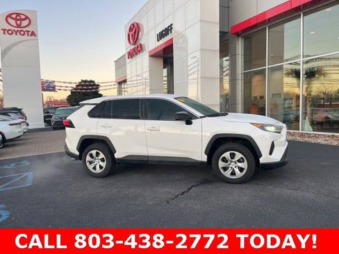Used 2022 Toyota RAV4 LE image 2