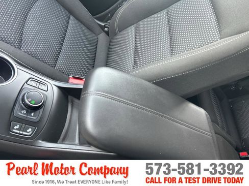 Certified 2024 GMC Terrain SLE w/ Driver Convenience Package AWD/4WD image 19