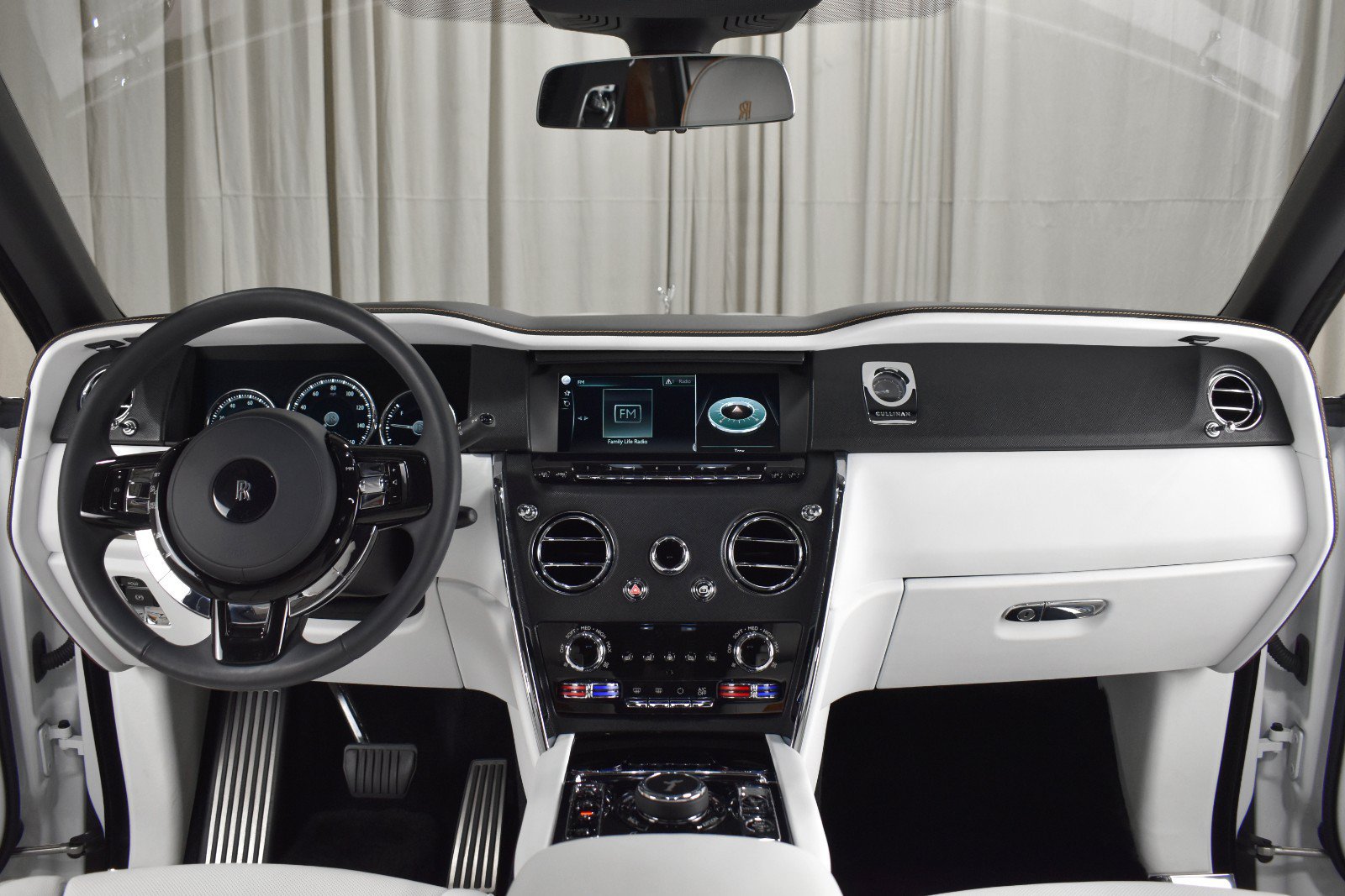 Certified 2023 Rolls-Royce Cullinan AWD/4WD image 4