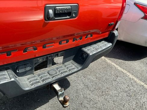 Used 2017 Toyota Tacoma TRD Sport w/ Tow Package image 4