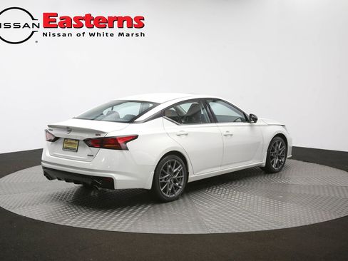 Used 2024 Nissan Altima 2.0 SR FWD image 39