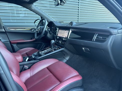 Certified 2022 Porsche Macan image 7