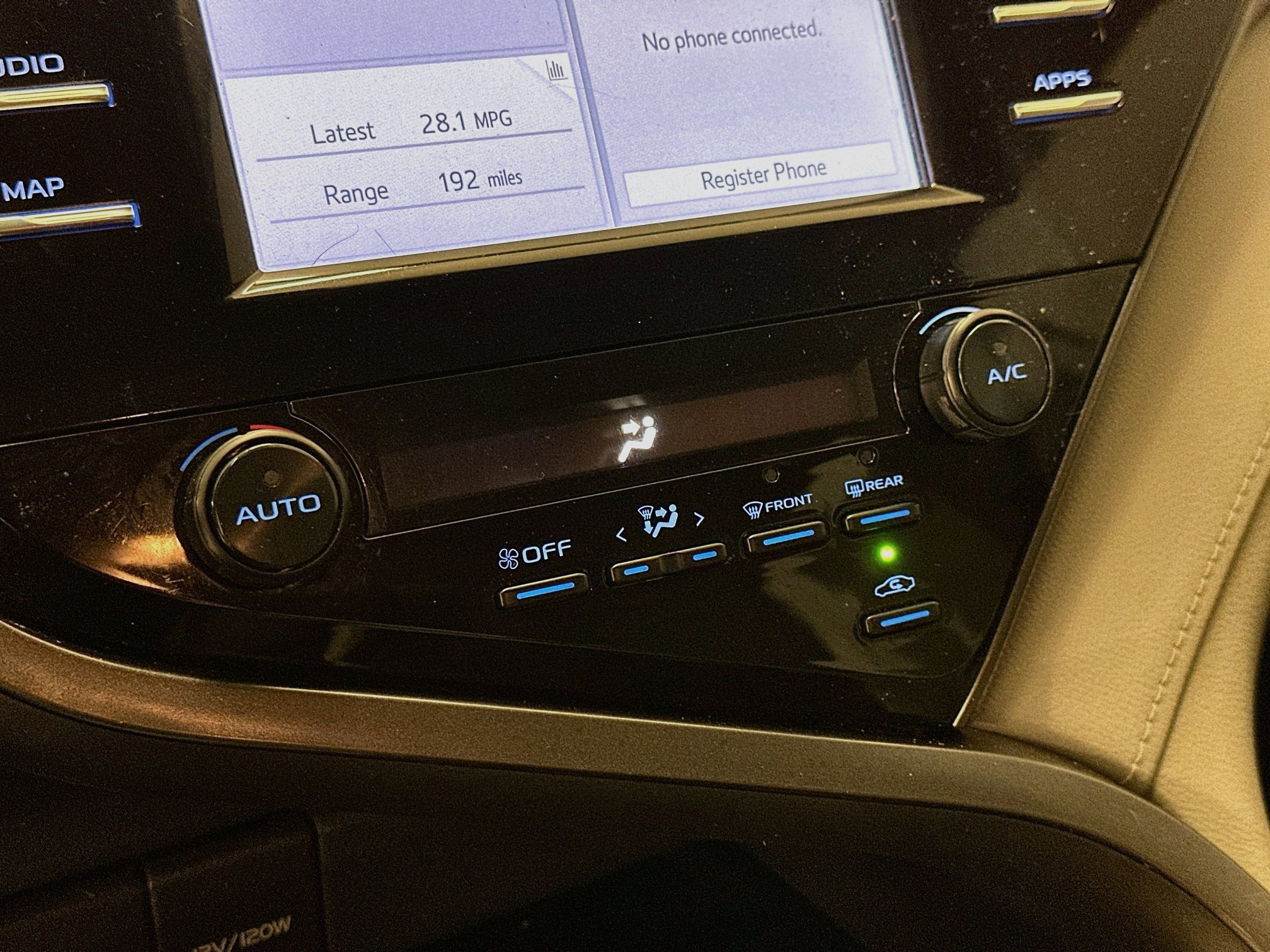 Used 2019 Toyota Camry SE w/ Carpet Mat Package FWD image 24
