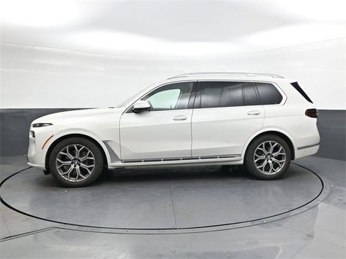 Used 2025 BMW X7 xDrive40i image 7