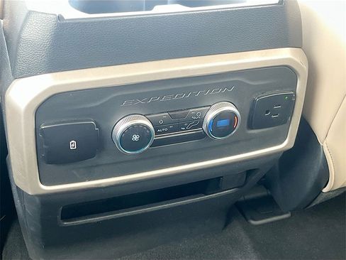 Used 2024 Ford Expedition XLT image 25
