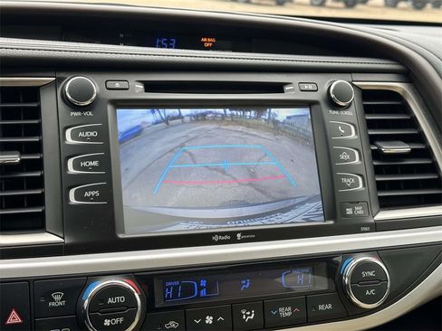 Used 2015 Toyota Highlander XLE image 4