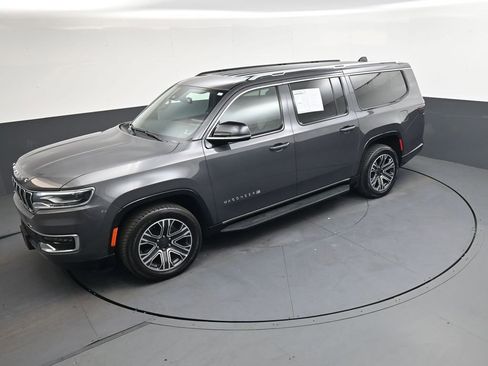 Used 2024 Jeep Wagoneer L Series II w/ Flexible Seating Group image 33