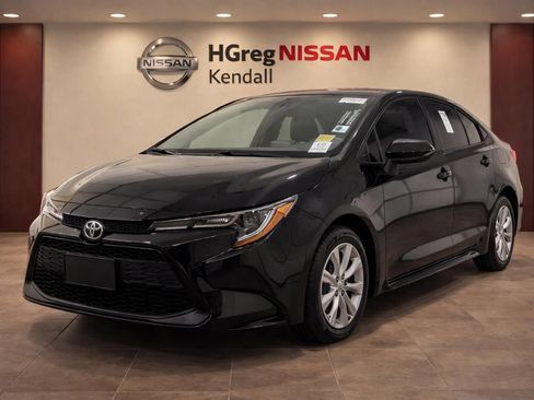 Used 2023 Toyota Corolla LE FWD image 3