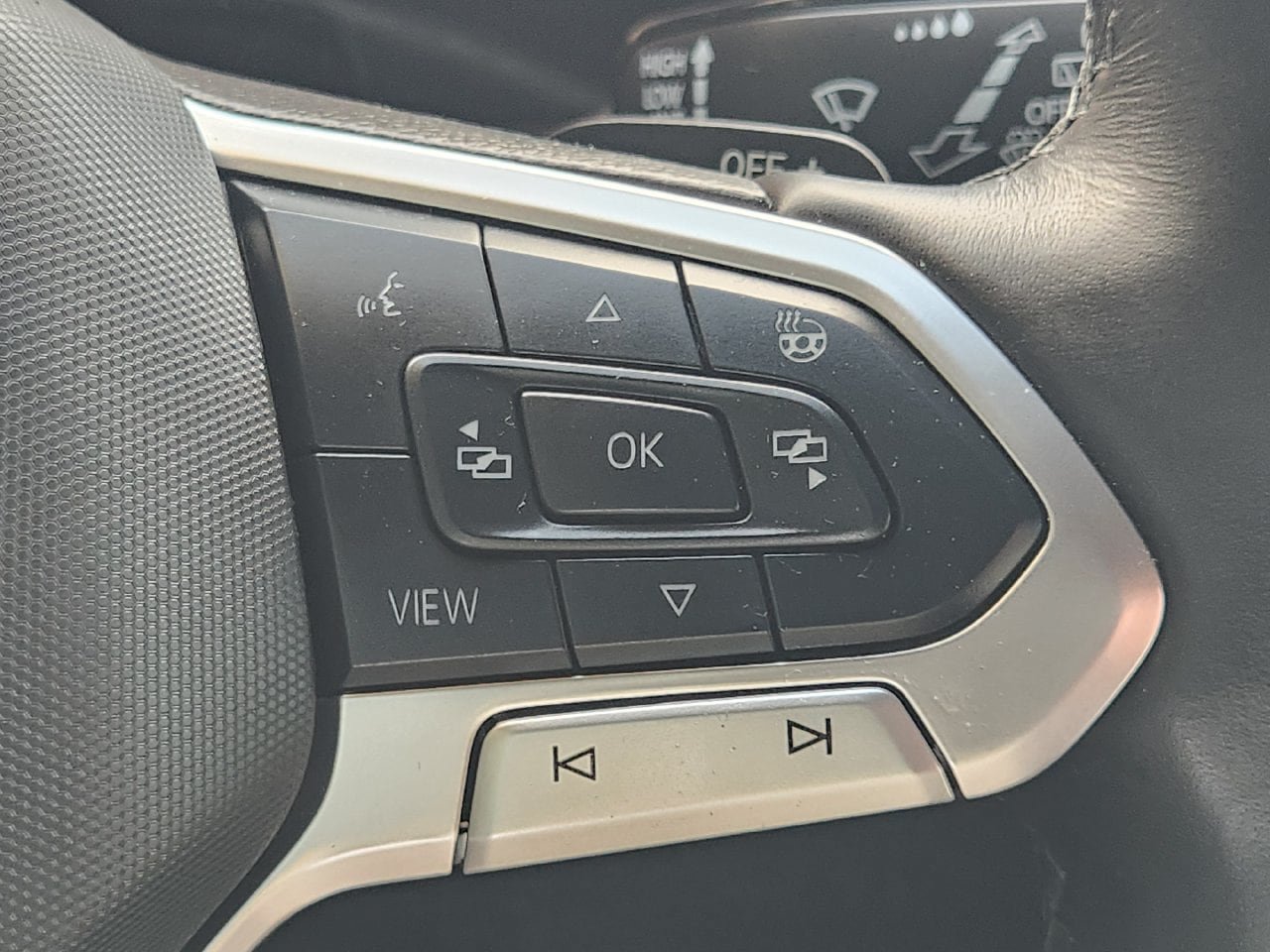 Used 2024 Volkswagen Atlas Cross Sport SEL Premium R-Line AWD/4WD image 28