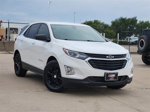 Used 2019 Chevrolet Equinox LS w/ LS Convenience Package FWD image 2