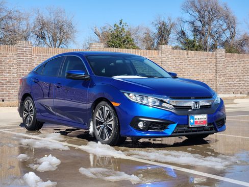 Used 2018 Honda Civic EX-T image 4
