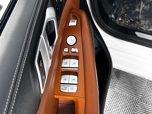 Used 2024 BMW X7 xDrive40i w/ Executive Package image 23