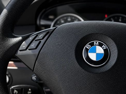 Used 2010 BMW 535i xDrive Sedan AWD/4WD image 12