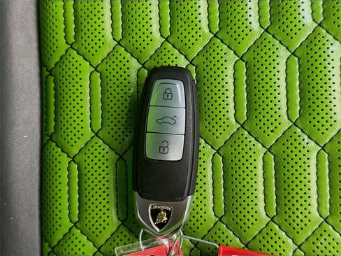 Used 2019 Lamborghini Urus image 21