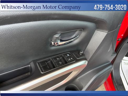 Used 2022 Nissan Titan SV image 12
