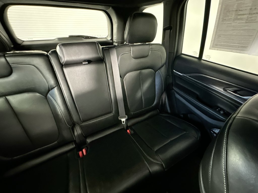 Used 2022 Jeep Grand Cherokee Overland AWD/4WD image 14