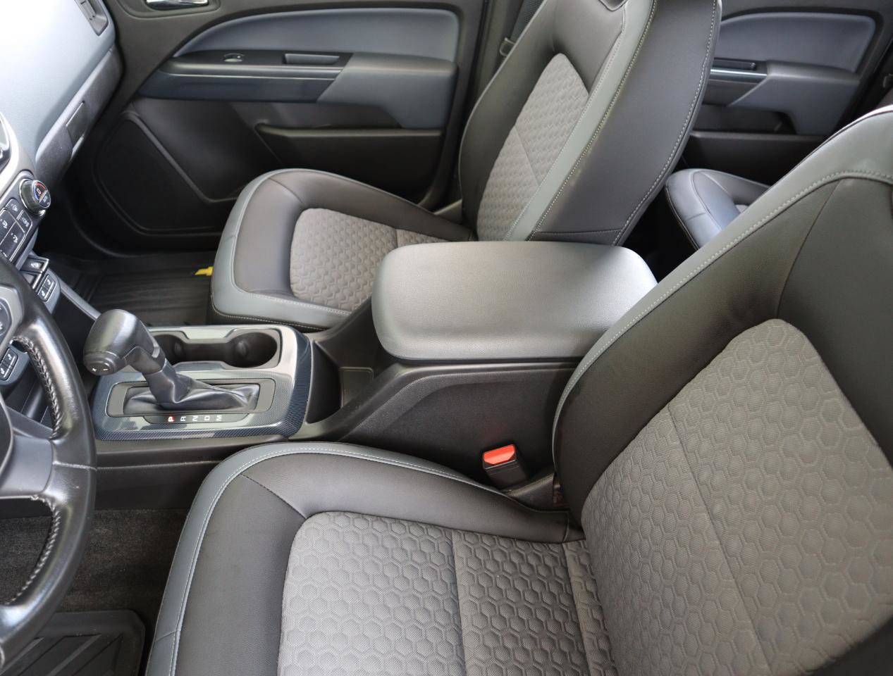 Used 2015 Chevrolet Colorado Z71 AWD/4WD image 40