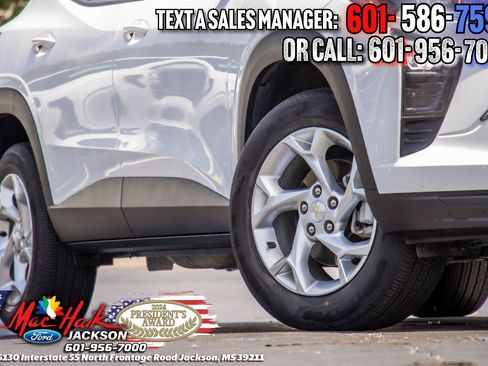 Used 2024 Chevrolet Trax LS w/ LS Convenience Package FWD image 3