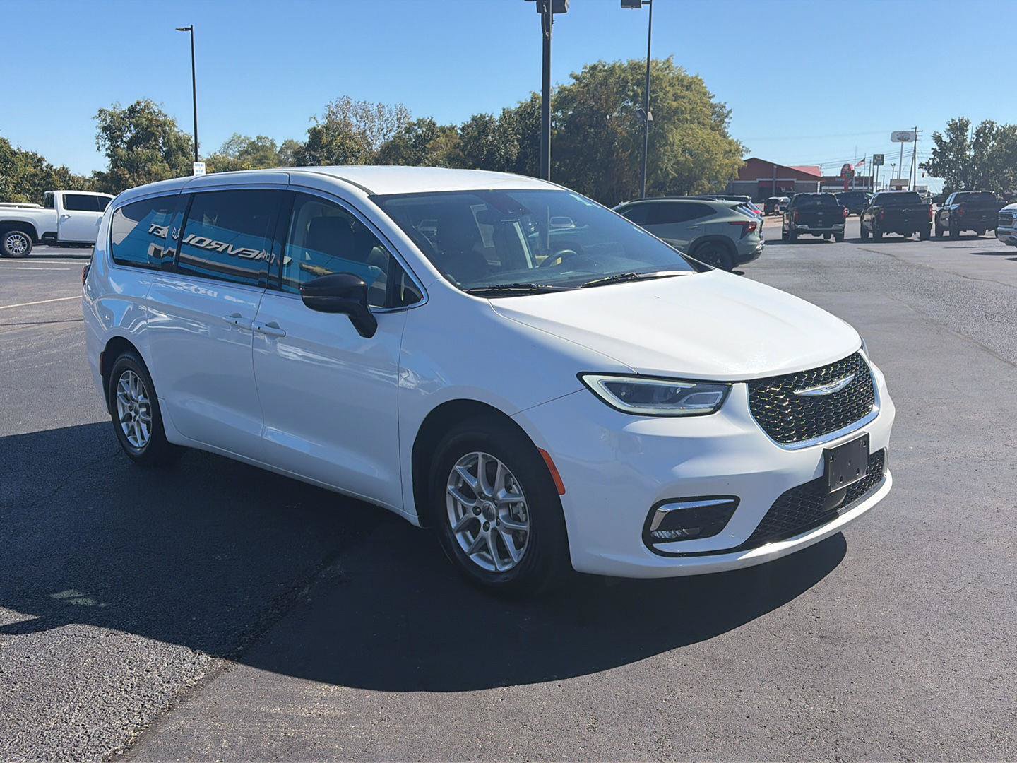 Used 2024 Chrysler Pacifica Touring-L FWD image 7