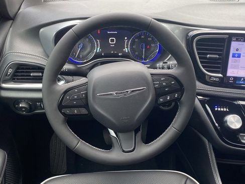 New 2026 Chrysler Pacifica Limited w/ S Appearance Package image 42