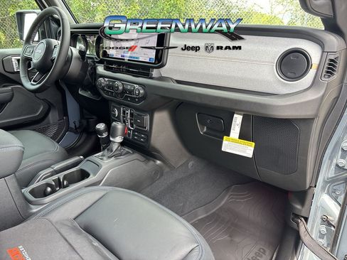 Used 2025 Jeep Wrangler Unlimited Sport AWD/4WD image 10