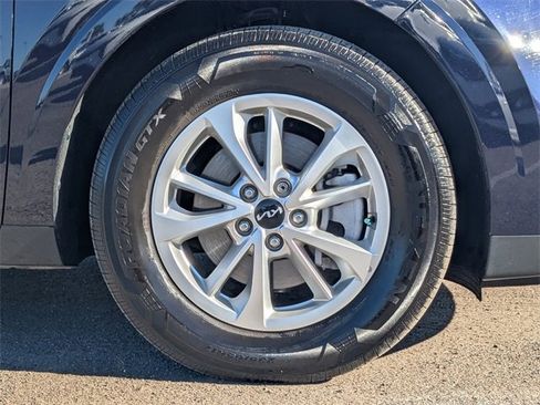 Certified 2024 Kia Carnival LX image 11