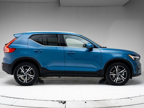 Used 2024 Volvo XC40 B5 Core AWD/4WD image 30