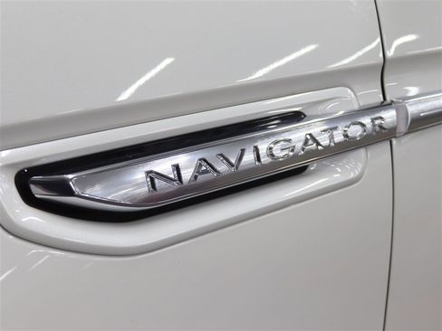 Used 2021 Lincoln Navigator L Reserve w/ Luxury Package image 9