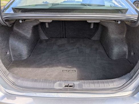 Used 2025 Nissan Altima 2.5 SV FWD image 13