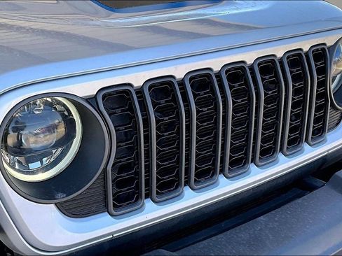 Used 2024 Jeep Wrangler Unlimited Rubicon 4xe AWD/4WD image 32