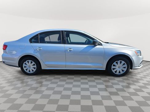 Used 2015 Volkswagen Jetta S image 4