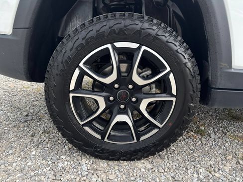 Used 2025 Jeep Compass Trailhawk AWD/4WD image 25
