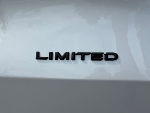 Used 2024 Toyota Grand Highlander AWD Hybrid image 27