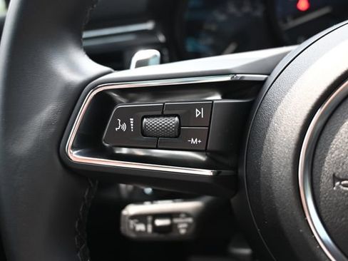 Used 2024 Porsche Macan AWD/4WD image 37