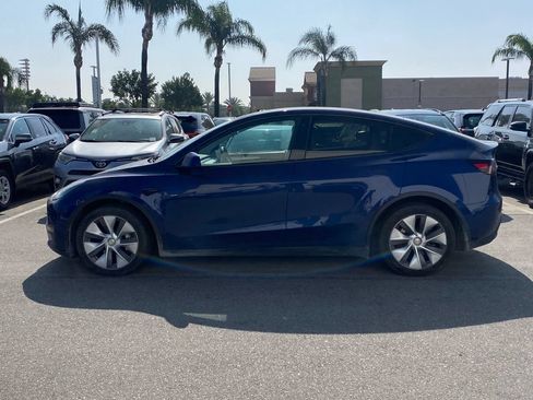 Used 2023 Tesla Model Y Long Range AWD/4WD image 2