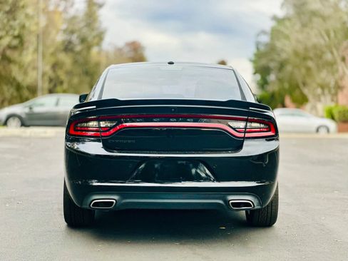 Used 2022 Dodge Charger SXT w/ Blacktop Package RWD image 4
