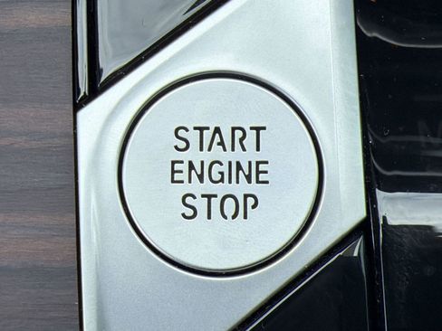 Used 2025 BMW X5 sDrive40i w/ M Sport Package image 23