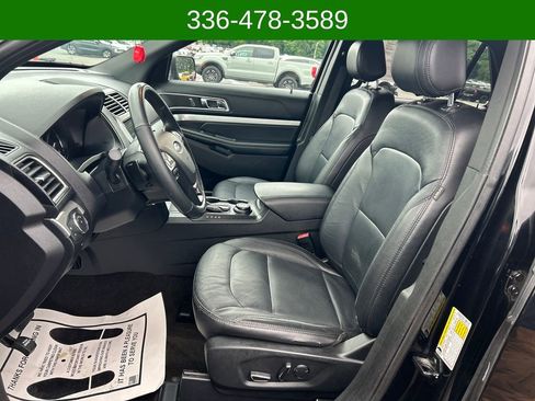 Used 2017 Ford Explorer XLT w/ Equipment Group 202A AWD/4WD image 9