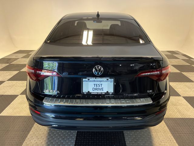 Certified 2024 Volkswagen Jetta SE FWD image 4