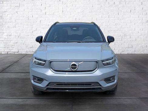 Used 2022 Volvo XC40 P8 Recharge Plus image 3