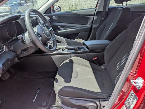 Used 2023 Hyundai Elantra SEL FWD image 9