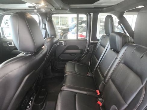 Used 2021 Jeep Wrangler Unlimited Rubicon w/ Trailer Tow Package AWD/4WD image 11