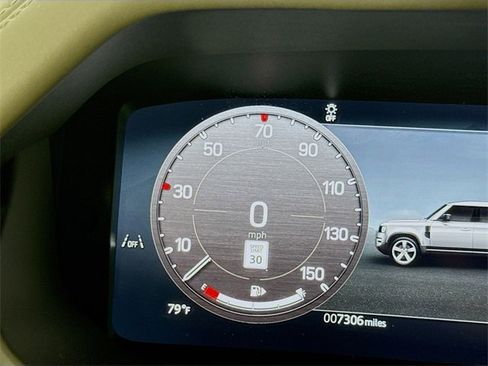 Used 2025 Land Rover Defender 110 S image 13