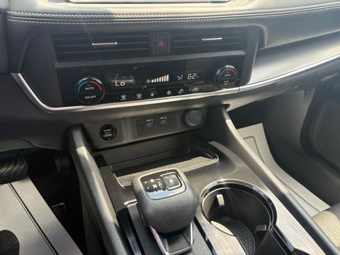 Used 2024 Nissan Rogue SV FWD image 16