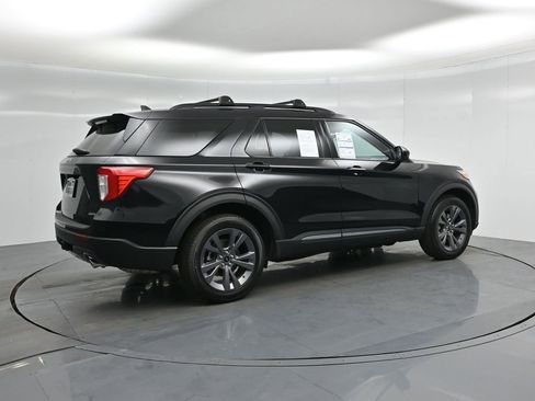 Certified 2023 Ford Explorer XLT w/ Equipment Group 202A image 31