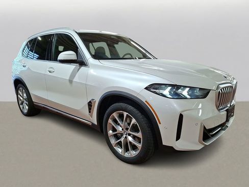 Used 2024 BMW X5 xDrive40i AWD/4WD image 3