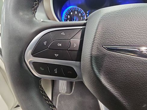 Used 2023 Chrysler Voyager LX image 17