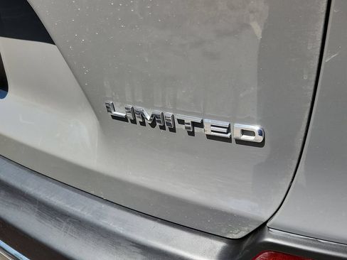 Used 2022 Jeep Cherokee Limited AWD/4WD image 13
