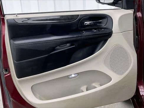 Used 2017 Dodge Grand Caravan SE image 20