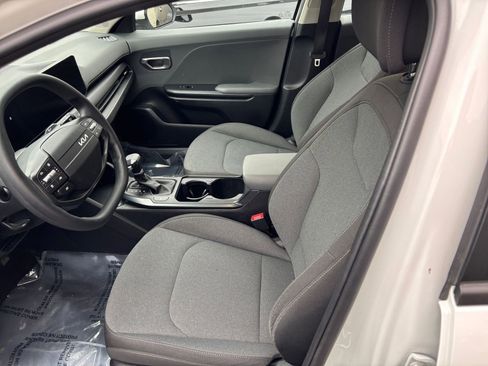 Used 2025 Kia K4 LXS image 27